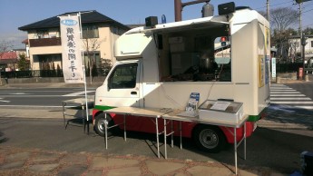 平塚市で獲れたお魚を使った漁師鍋風の味噌スープをふるまってくれたキッチンカー