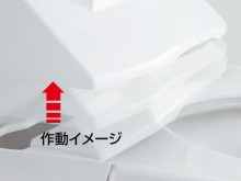 便座がリフトアップするので隙間のお手入れも出来ます