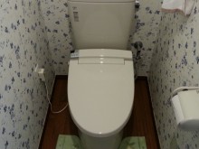 便器と便座を組み合わせてﾄｲﾚﾘﾌｫｰﾑ完成