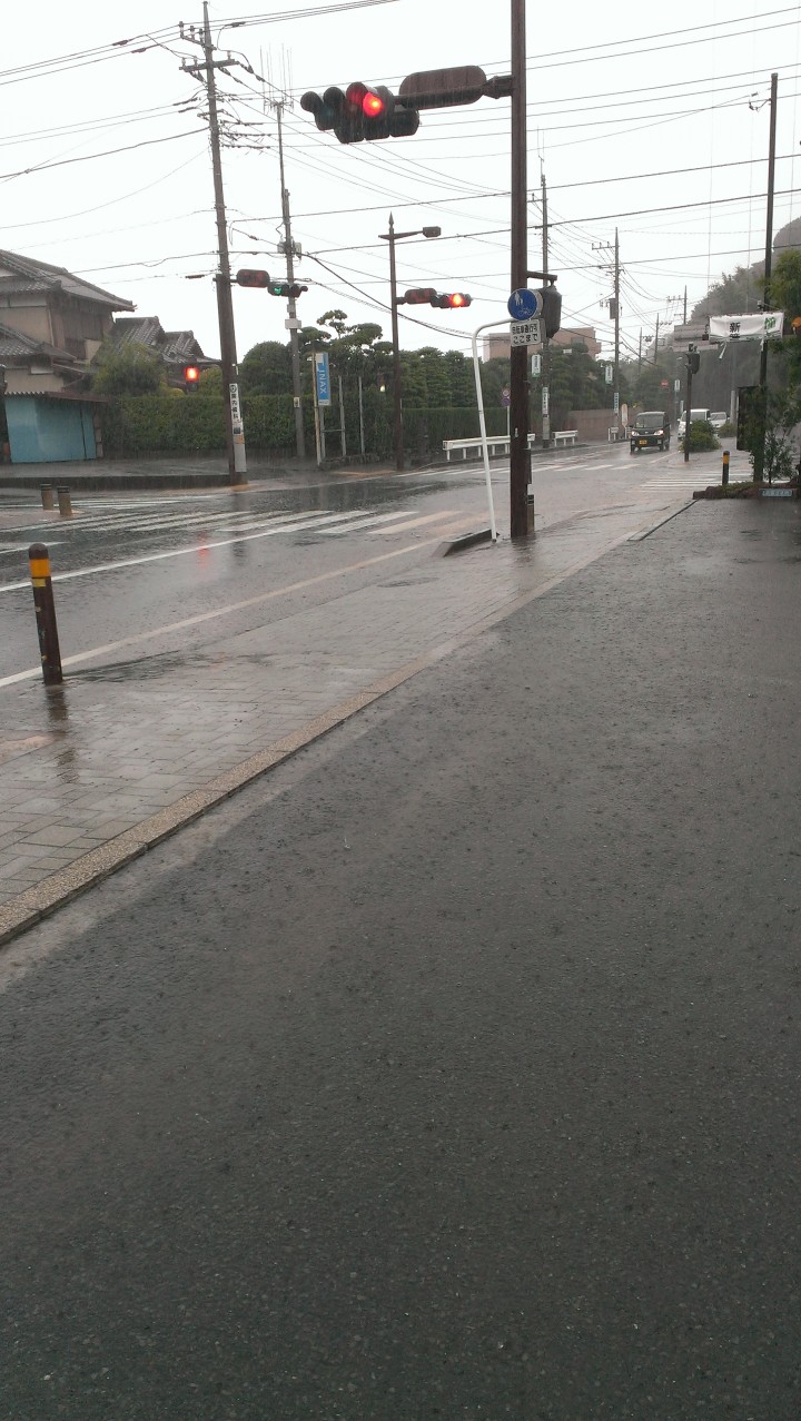 平塚　アトラスホーム周辺　冠水　避難勧告でました