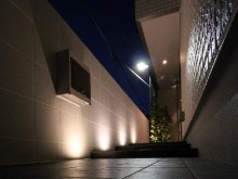 平塚市　外構施工例　　門袖　千陶彩　ライトアップで重厚感ある門まわり