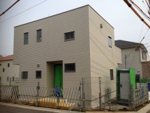 神奈川県秦野市　建物完成直後　外構施工前