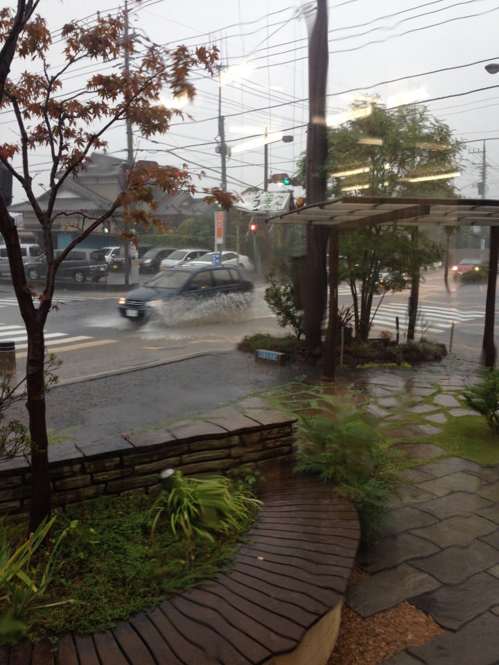 台風接近中です。