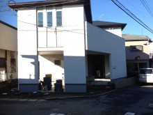 建物がほぼ完成した直後から外構工事が始まります