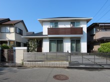 電動タイプのオーバードアで開閉が楽なカーゲート