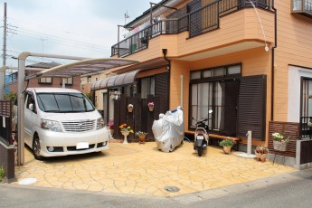 段差を解消し、駐車・駐輪がスムーズに行える車庫