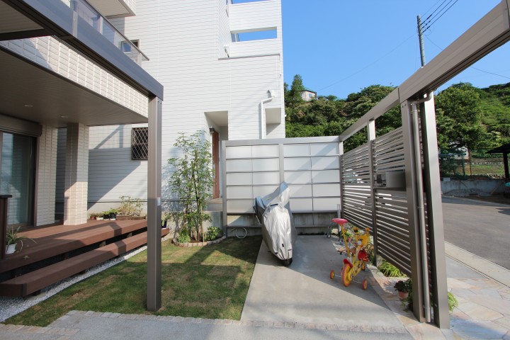 建物をデッキの屋根としても。