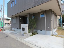 平塚市　スタイリッシュなオープン外構　門袖　駐車のしやすい駐車場　