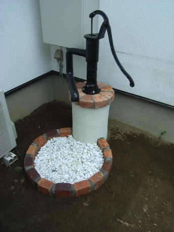 レンガで構成された水栓